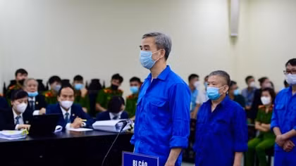 Cựu Giám đốc Bệnh viện Tim Hà Nội hầu toà: Tiếc cho "đôi tay vàng"!
