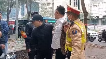 Tài xế vi phạm nồng độ cồn "thi triển võ công" với Cảnh sát