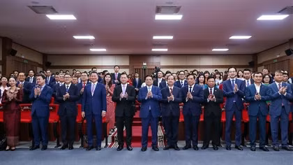 Thủ tướng Việt Nam và Campuchia giao lưu với sinh viên, thế hệ trẻ hai nước