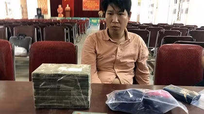 Khởi tố đối tượng mua bán 4 bánh heroin, gần 2.000 viên ma túy tổng hợp