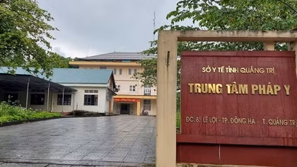 Giám định "xương sườn gãy thiếu", Giám đốc Trung tâm Pháp y tỉnh Quảng Trị bị bắt