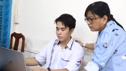 Cậu học trò lớp 11 vinh dự được “mang chuông đi đánh xứ người”
