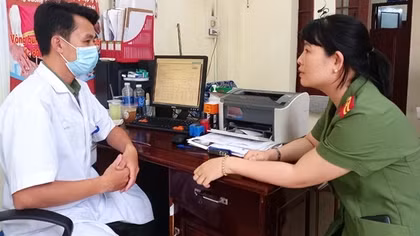 Một Bác sĩ Công an được đồng đội tin yêu, bệnh nhân cảm mến