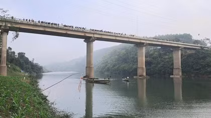 Tìm thấy thi thể nam sinh lớp 9 nhảy cầu tự vẫn