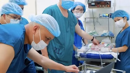 Cứu trẻ bị tim bẩm sinh nặng ngay khi vừa chào đời