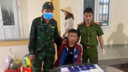 Bắt quả tang đối tượng vận chuyển 18.000 viên ma túy tổng hợp qua biên giới