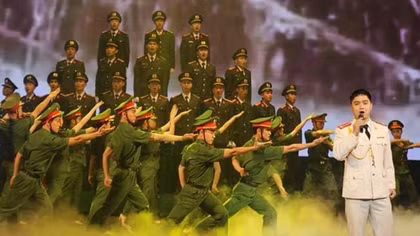 Tổ chức chương trình nghệ thuật "Nhớ mãi ơn Người - Hồ Chí Minh"