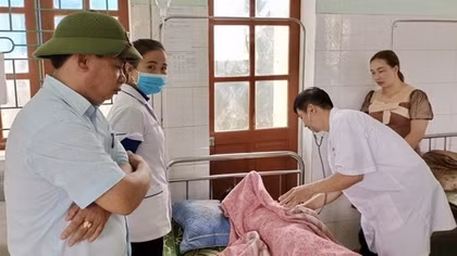 Cứu sống một học sinh ăn lá ngón tự tử