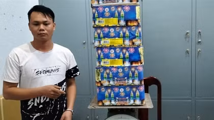 Bắt nhóm vận chuyển hơn 400kg pháo lậu vùng biên