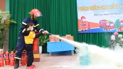 Tuyên truyền phòng chống cháy nổ trong trường học ở Sơn La