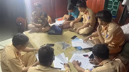 Cục CSGT bắt giữ 4 phương tiện bơm hút cát trái phép trên vùng biển
