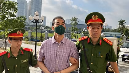Đang xét xử 54 bị cáo trong vụ án “chuyến bay giải cứu”