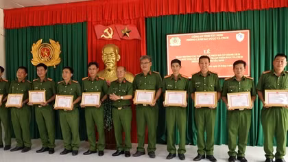 Khen thưởng 28 tập thể, cá nhân xuất sắc đợt tổng kiểm tra an toàn PCCC