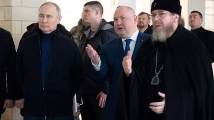 Tổng thống Putin bất ngờ xuất hiện tại Crimea