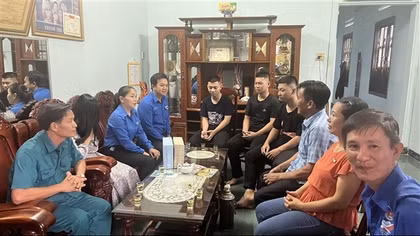 Anh em sinh 3 cùng đỗ vào Trường Sĩ quan Không quân