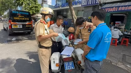 Ra quân ngăn chặn TNGT từ hành vi vi phạm nồng độ cồn