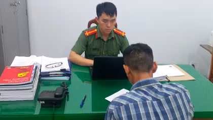 2 thanh niên đăng video "đinh "mọc" ra từ người phụ nữ" bị phạt 10 triệu đồng