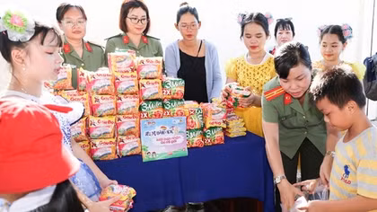 Ấm áp chương trình “Siêu thị măng non 0 đồng”