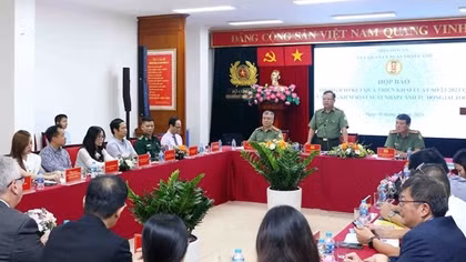 Bãi bỏ quy định về việc hộ chiếu còn hạn từ 6 tháng trở lên mới được xuất cảnh