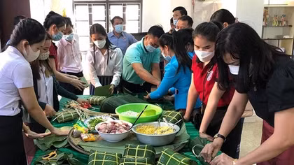 Chăm lo lưu học sinh Lào đón Tết cổ truyền Việt Nam