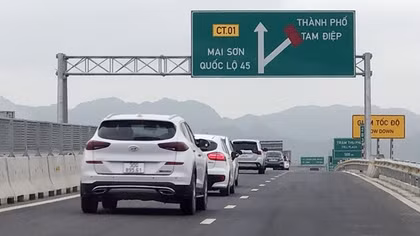 Ô tô bắt đầu được đi vào cao tốc Mai Sơn - QL45