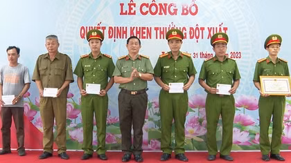 Vĩnh Long: Khen thưởng các tập thể, cá nhân có thành tích xuất sắc