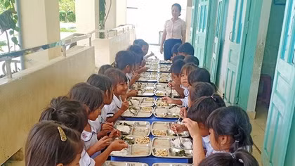 Chuyện “nuôi cơm, cấp học bổng” cho học sinh dân tộc thiểu số