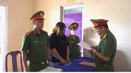 Bi hài “phường hụi” online