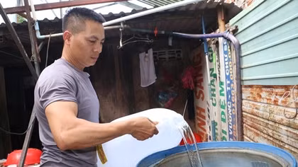 Máy bơm hỏng, hơn 1.400 hộ dân dài cổ chờ nước về