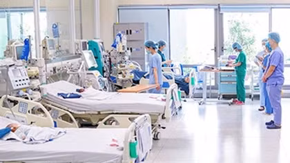 Dùng dao lam rạch lên người để chữa bệnh, một bệnh nhi tử vong