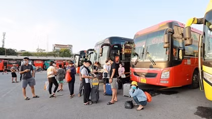 Đề xuất nhiều giải pháp xóa xe dù, bến cóc tại Hà Nội