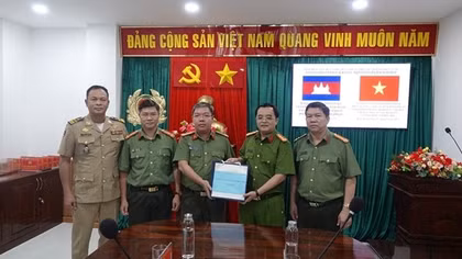 Công an Bình Thuận trao đổi, học hỏi kinh nghiệm với cán bộ cấp cao Bộ nội vụ Vương quốc Campuchia