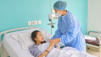 Bà hiến gan ghép cho cháu gái không cùng nhóm máu