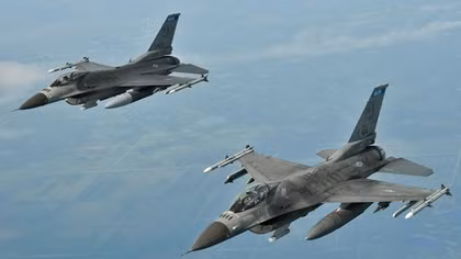 Phi công Ukraine sắp "làm chủ" F-16?