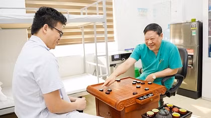 Về hưu tôi còn giúp được nhiều người hơn
