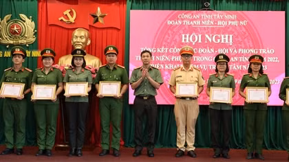 Khen thưởng 39 tập thể, cá nhân lan toả hình ảnh đẹp người chiến sĩ CAND