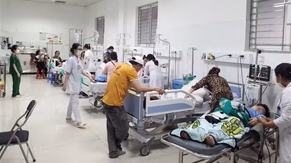 Hơn 50 học sinh của 2 trường tiểu học ở Kiên Giang nhập viện sau bữa trưa