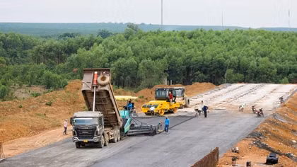 Tháo gỡ khó khăn trong giải phóng mặt bằng cao tốc Vạn Ninh - Cam Lộ