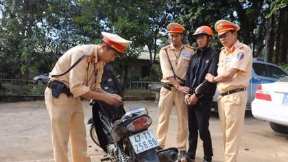 Tìm người biết thông tin vụ TNGT chết người ở Thanh Trì