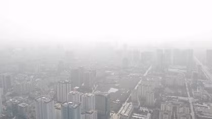 Ô nhiễm không khí “bủa vây” người dân Thủ đô