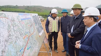 Tháo gỡ khó khăn, bảo đảm tiến độ bàn giao 100% mặt bằng sạch cao tốc Bắc - Nam