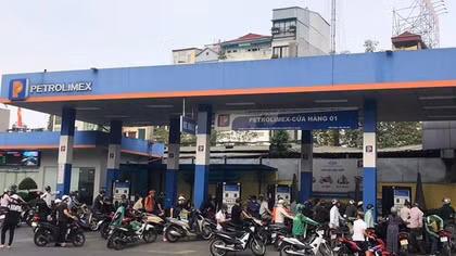 Nửa đầu tháng 11 nhập hơn 380.000 tấn xăng dầu