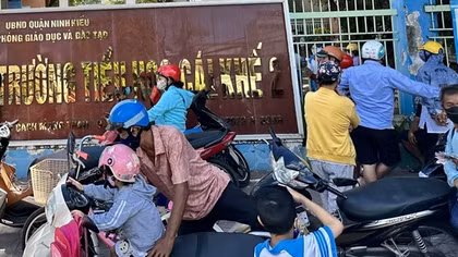Xác minh thông tin hai bé gái tiểu học bị người lạ câu kéo “Con ra đây về nè”!