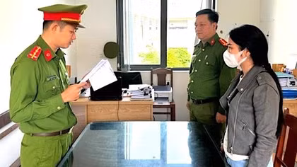 Bị khởi tố vì chiếm đoạt tiền người khác chuyển nhầm