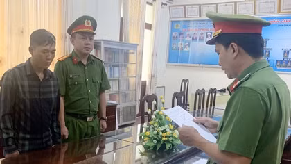 Khởi tố đối tượng khai thác cát trái phép trên sông Cổ Chiên