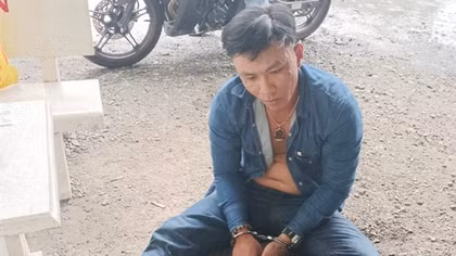 Mang súng, lái ôtô chở đồng bọn đi trộm xe máy