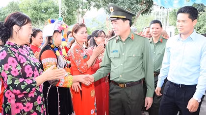 Thứ trưởng Lê Quốc Hùng dự Ngày hội Đại đoàn kết toàn dân tộc tại Lai Châu