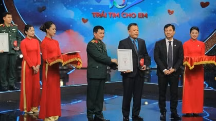 Hơn 31 tỷ đồng ủng hộ mổ tim trong đêm gala 15 năm "Trái tim cho em"