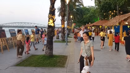 Khách du lịch đến Cố đô Huế tăng đột biến trong dịp nghỉ lễ