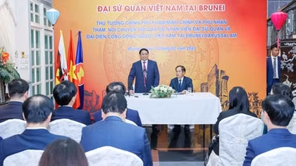Thủ tướng gặp gỡ cán bộ, nhân viên ĐSQ và đại diện cộng đồng người Việt tại Brunei